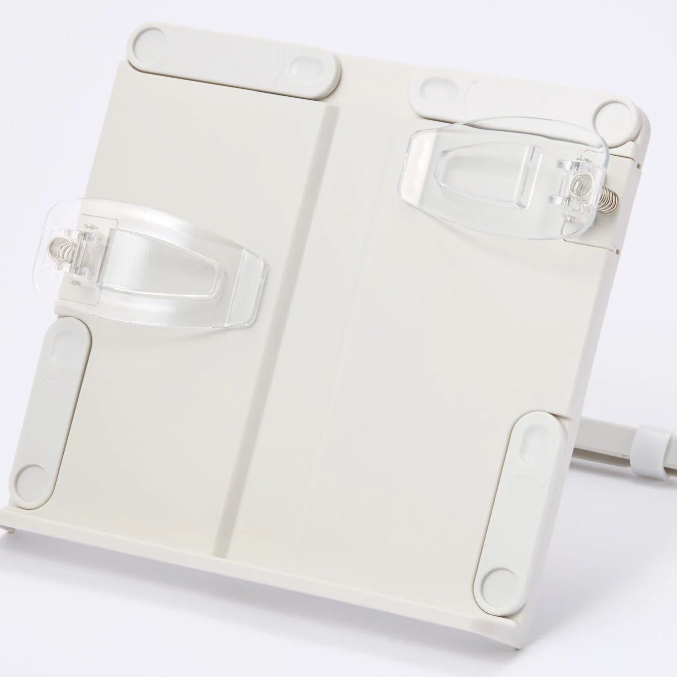 Clip-Style Book Stand / Raymay Fujii