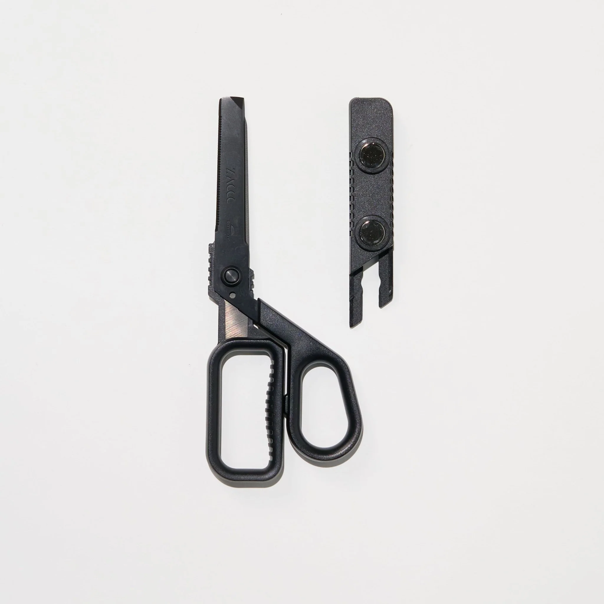 ZACCC Multifunctional Scissors with Magnet / Raymay Fujii - Image 3