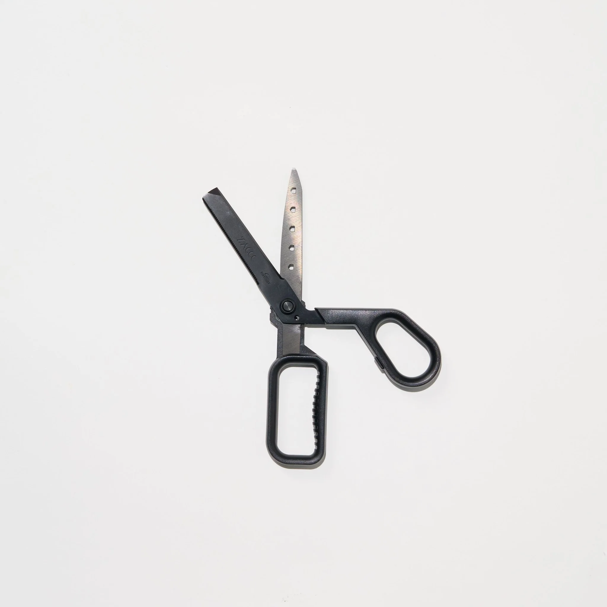 ZACCC Multifunctional Scissors with Magnet / Raymay Fujii - Image 4